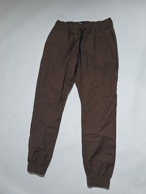 NWT Men’s Large “Oakley Ready Set Jogger Pants” in a Carafe Brown Color.